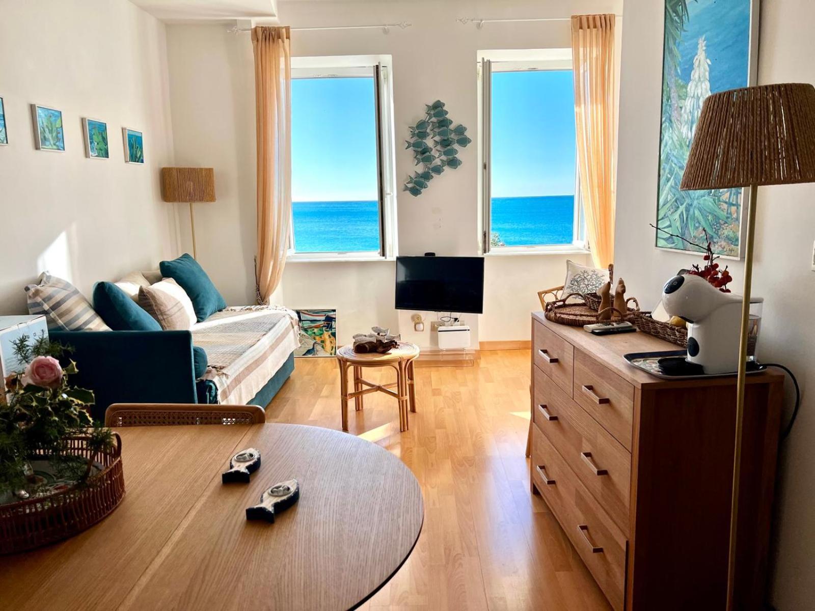 Apartment Casa Sea Life, Beachfront With Parking Camogli